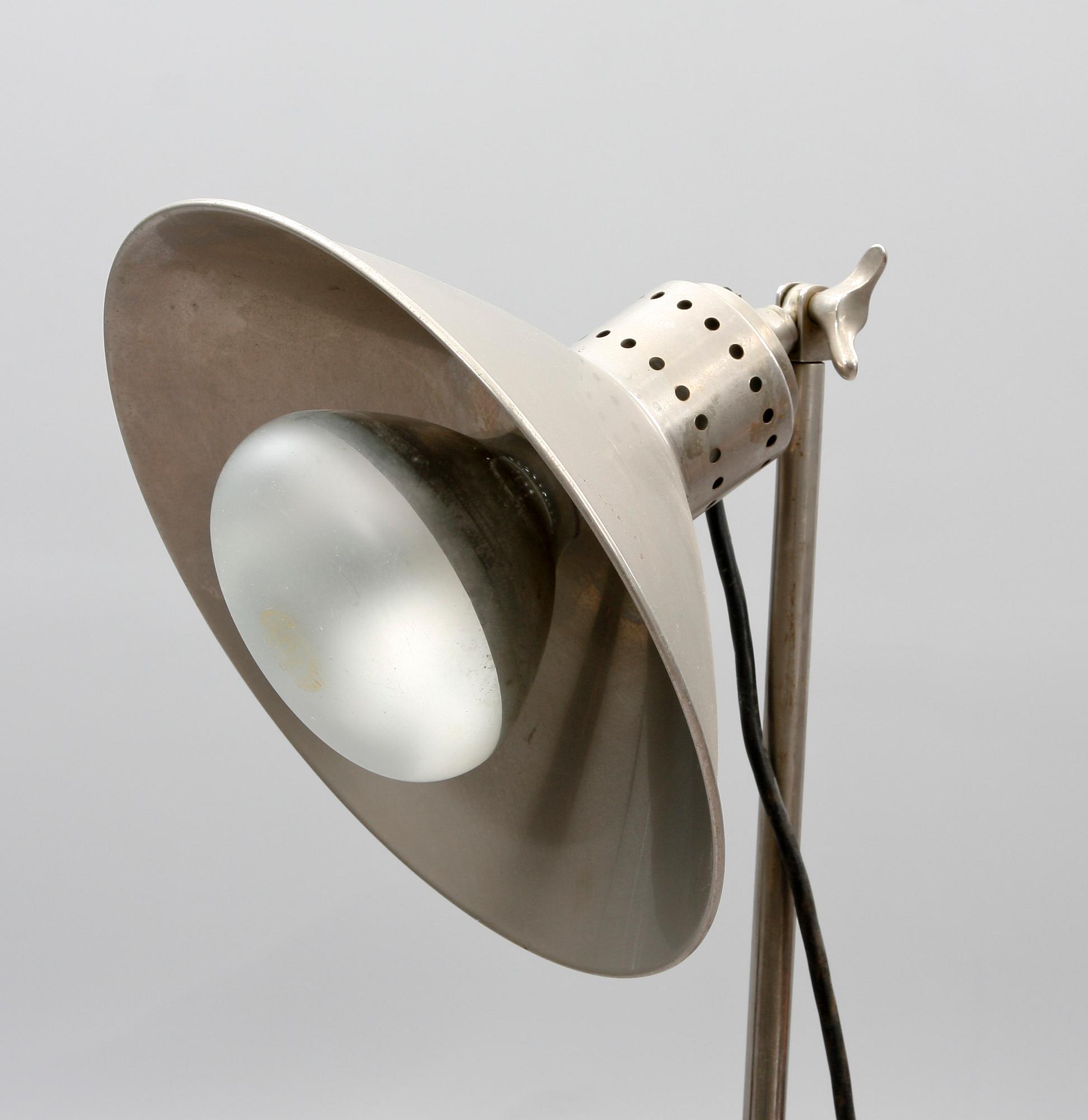 GOLVLAMPA, 1900-talets mitt.
