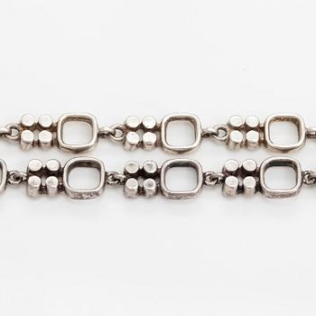 Jorma Laine, Rannekoru ja kaulakoru, hopeaa. Kultateollisuus, Turku 1966 ja 1971.