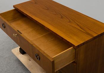 A 1930's chest of drawers.