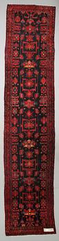 MATTA, Hamadan, ca 493 x 107 cm.