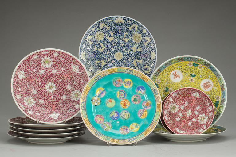 TALLRIKAR, 9+2 st. Porslin. Kina, 1900-tal.