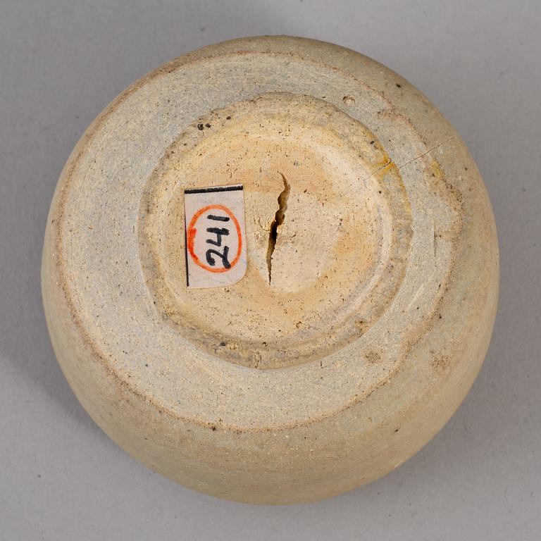 A group of 25 Southeast asian ceramics, mostly 20th century.