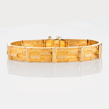 A Björn Weckström bracelet "Kultaköngäs" in 18K gold.