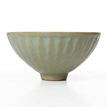 A celadon glazed bowl, Ming dynasty (1368-1644).