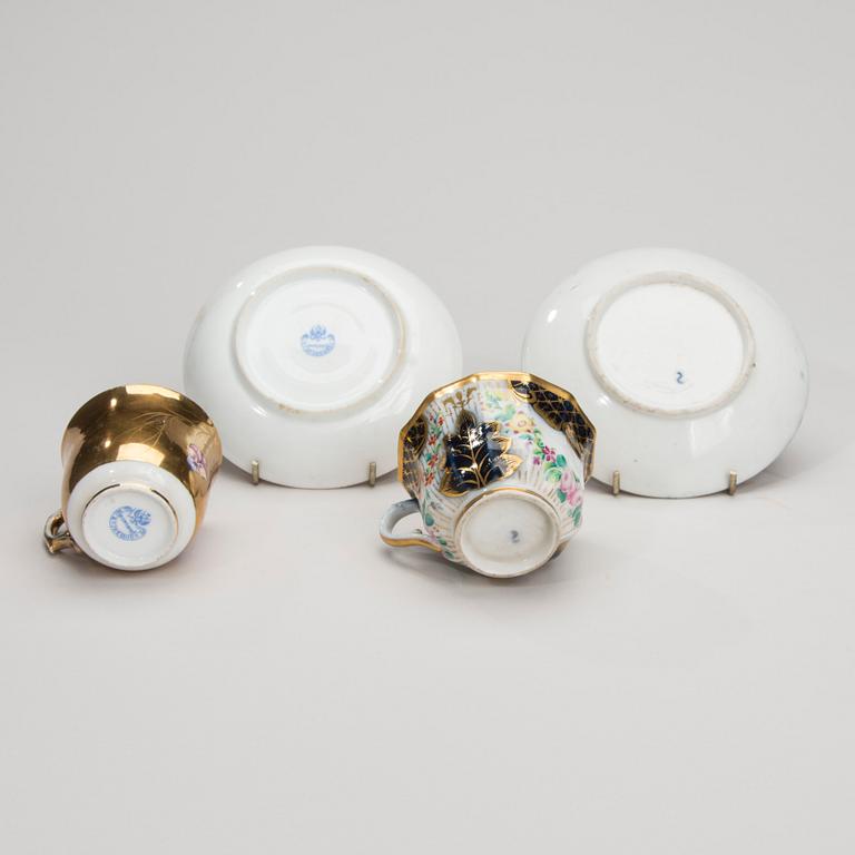 KAFFEKOPP MED FAT, porslin, Kuznetsov Dulevo fabriken 1864-1889, KAFFEKOPP MED FAT, porslin, 1830-tal, Ryssland.