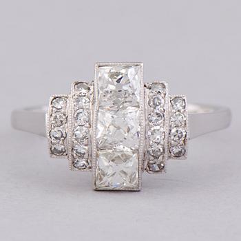 RING, Peruzzi- och åttkantslipade diamanter, platina. A. Tillander, Helsingfors.