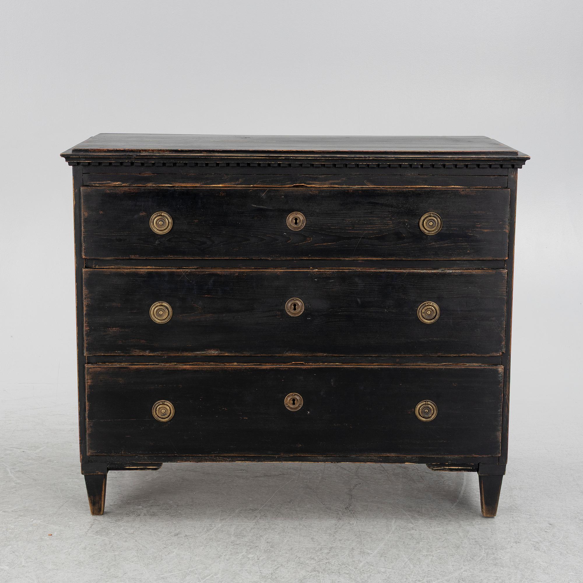 A chest of drawers, 19th Century.
