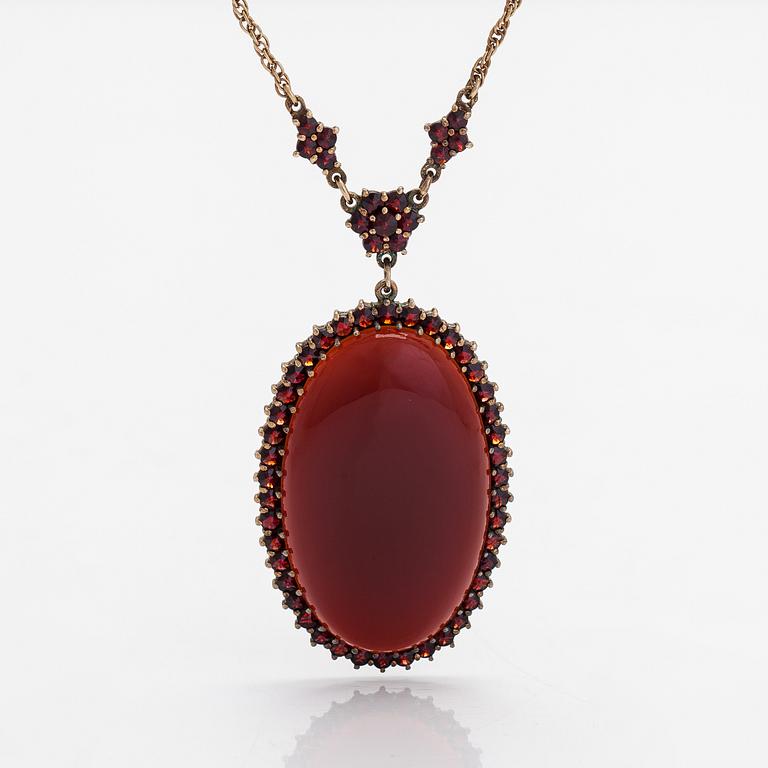 Halsband, förgyllt silver, karneol och granater.