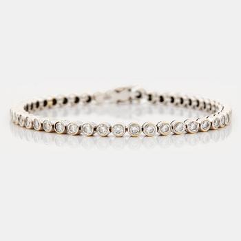 866. A brilliant cut diamond bracelet.