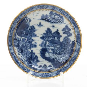 A set of four Chinese export porcelain parts, Qing dynasty, Qianlong (1736-95) and Jiaqing (1796-1820).