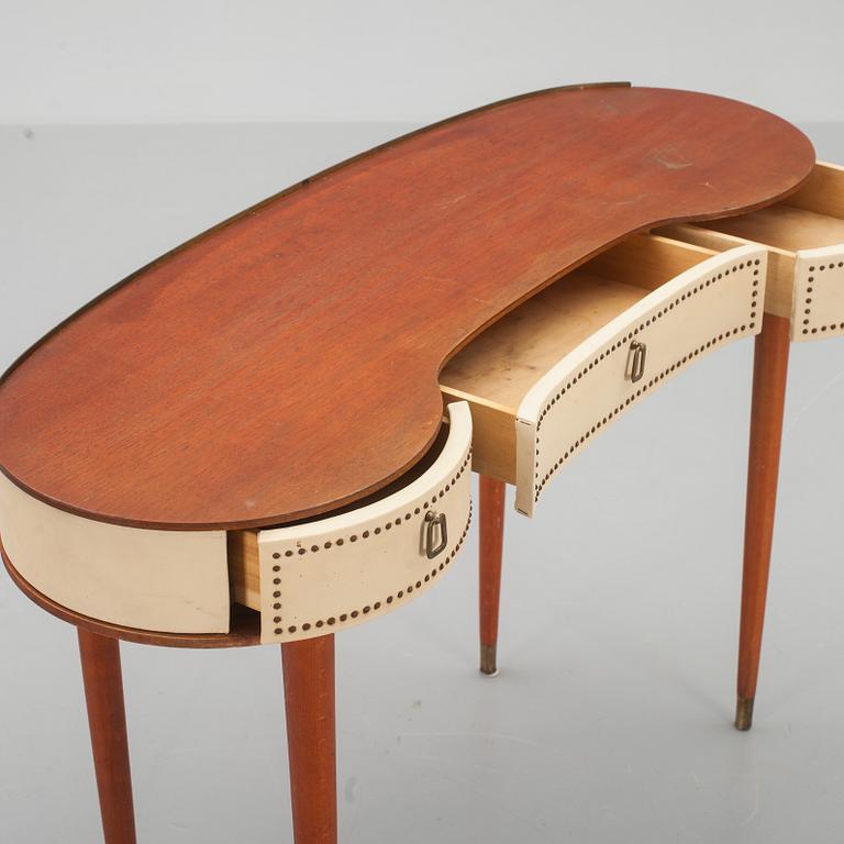 TOILETTEBORD, Halvdan Pettersson Möbelfabrik Tibro, 1900-talets andra hälft.