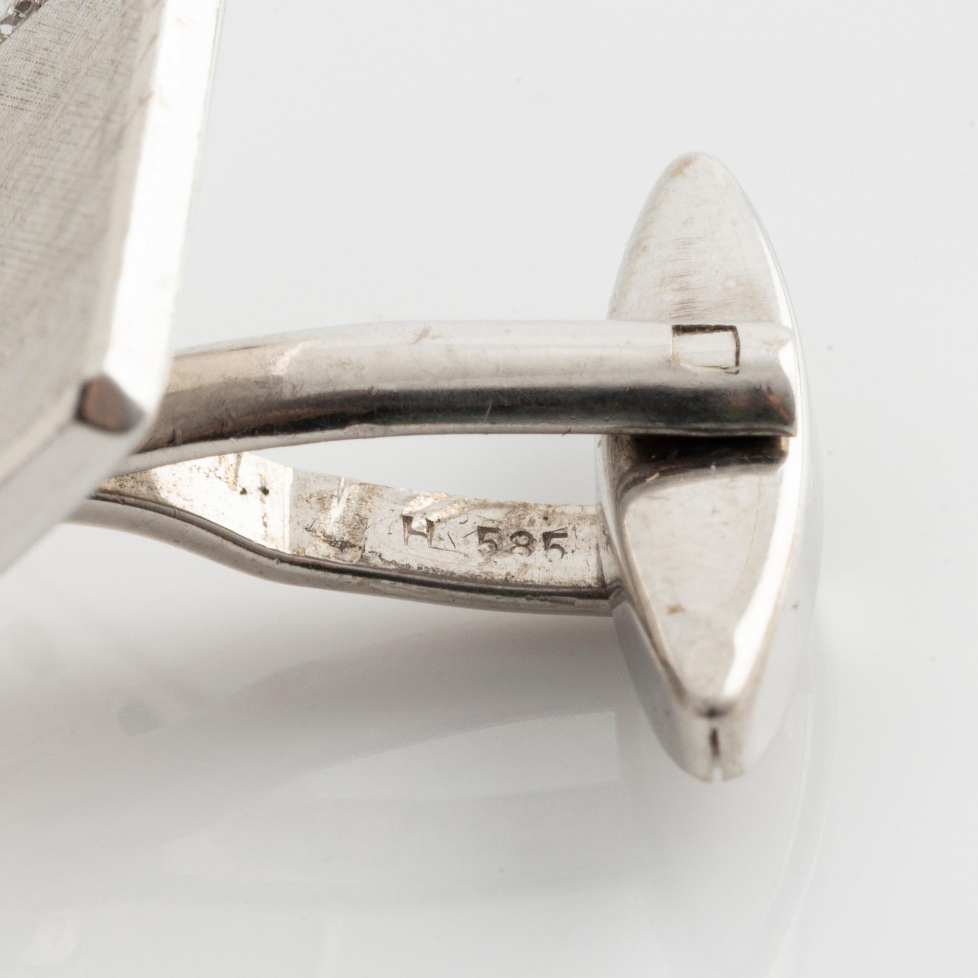 Cufflinks, a pair, white gold with brilliant-cut diamonds.