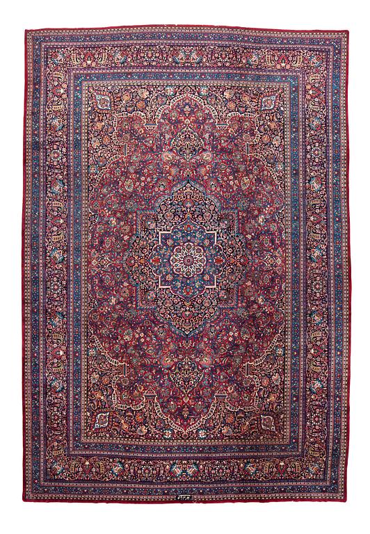 Matta antik Meshed, signerad Amoghli, ca 526,5 x 356 cm.