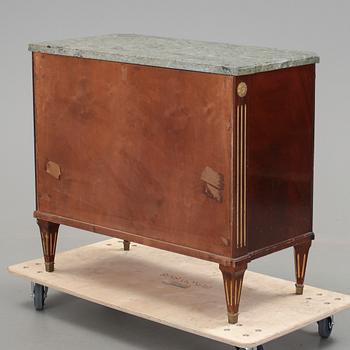 BYRÅ, sengustaviansk stil, 1900-talets första hälft.