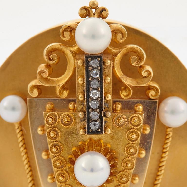An 18K gold brooch/pendant set with pearls and rose-cut diamonds.