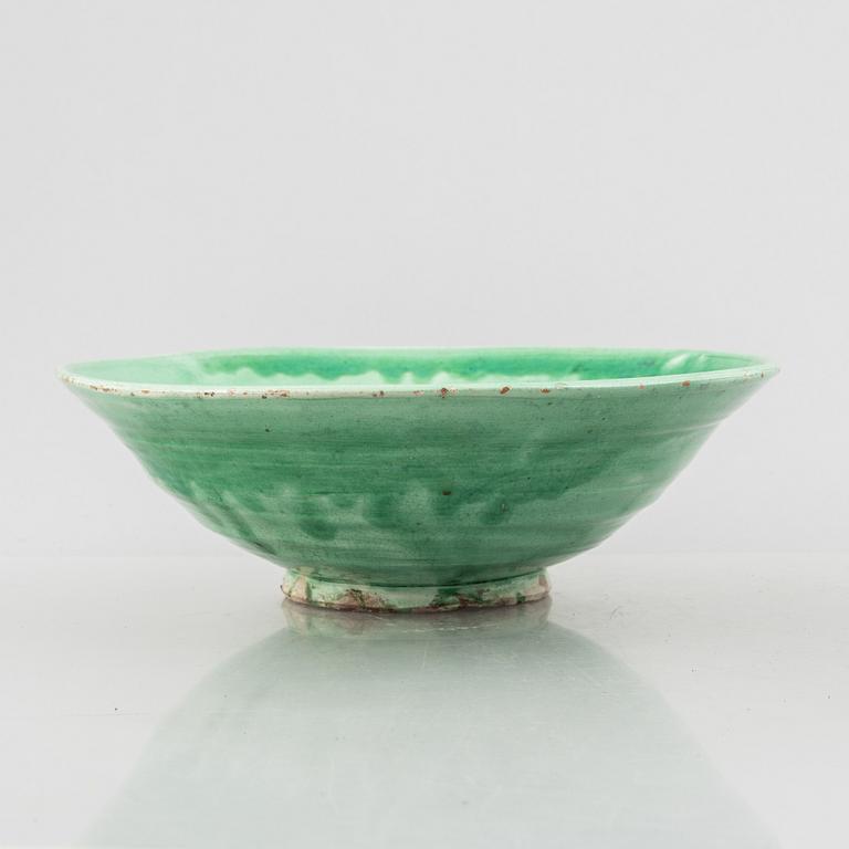 A pair of bowls, circa 1900.