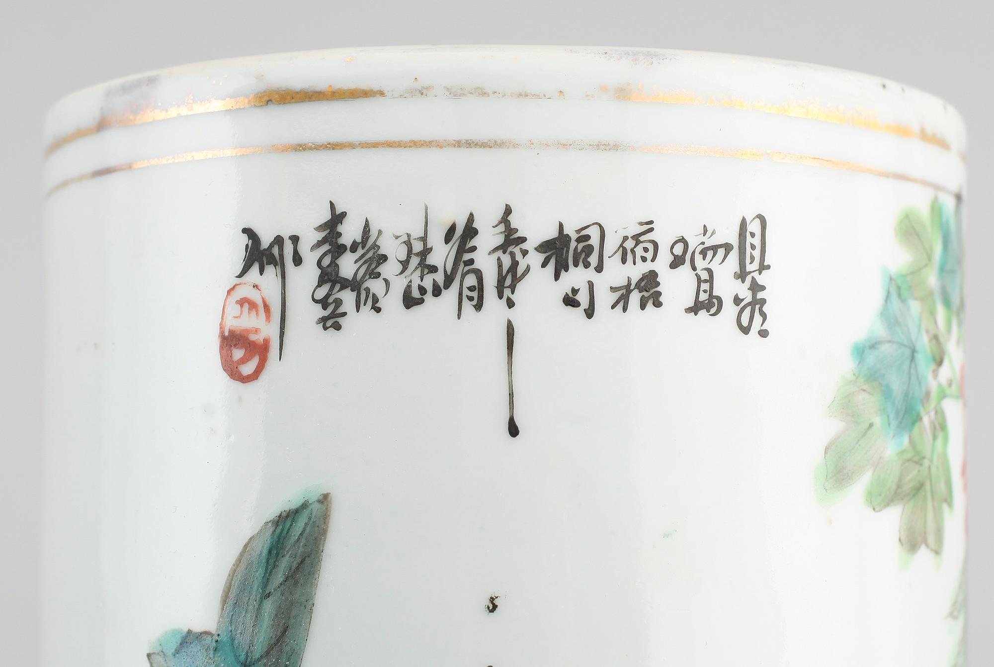 PENSELVAS, porslin, Kina, 1900-tal.