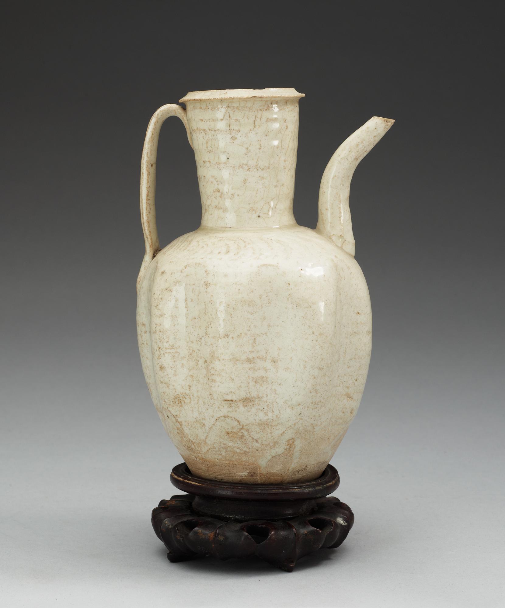 A white glazed ewer, Song dynasty (960-1279).