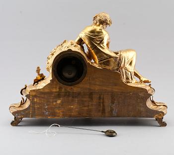 BORDSPENDYL, förgylld brons, Frankrike, 1800-talets andra hälft.