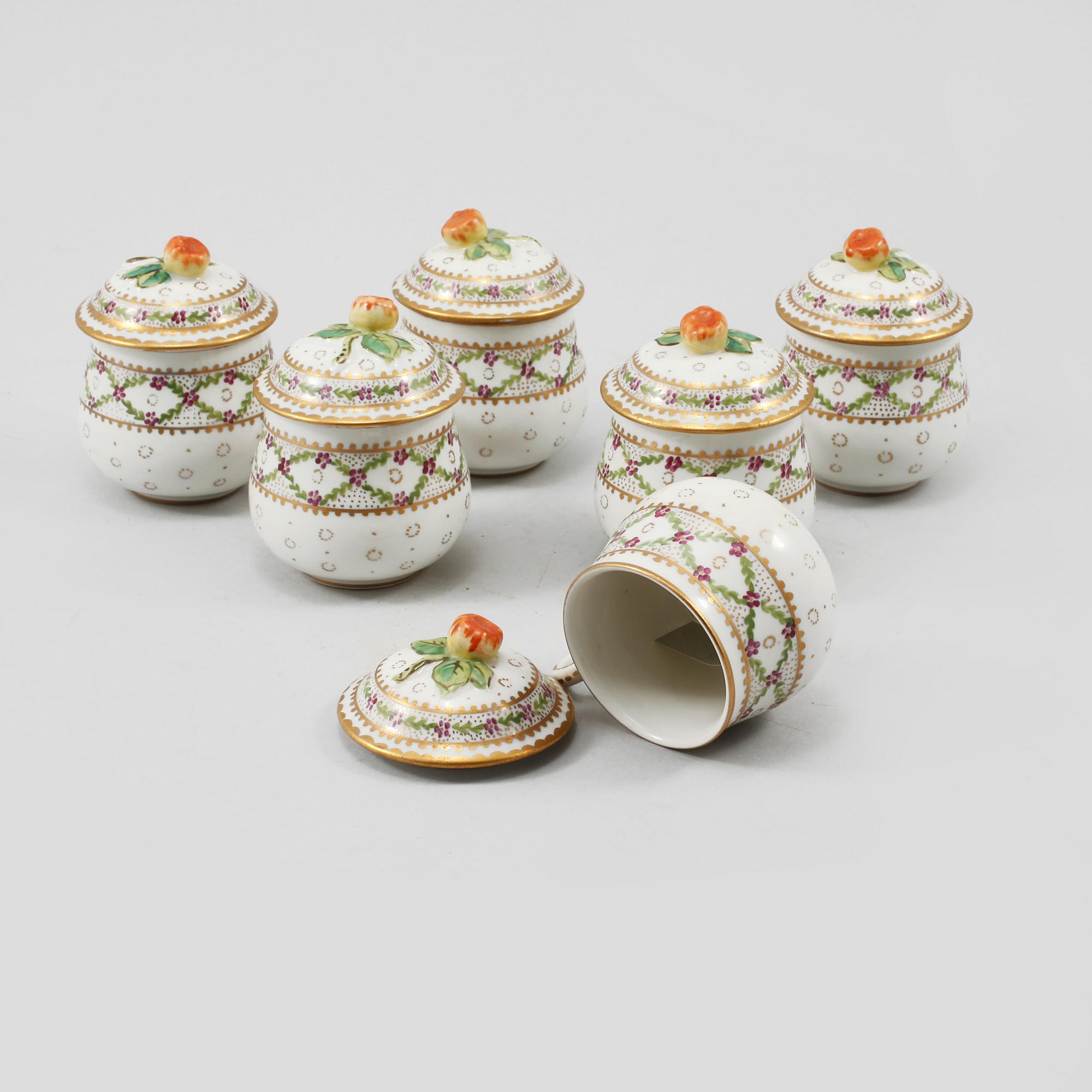 KRÄMKOPPAR, 6 st, Sevresliknande stämpel, omkring sekelskiftet 1800/1900.