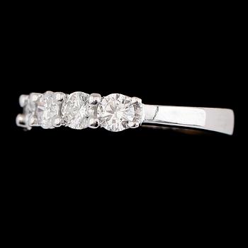 RING, 18K vitguld, briljantslipade diamanter tot ca 1.05 ct. Vikt ca 4 g.