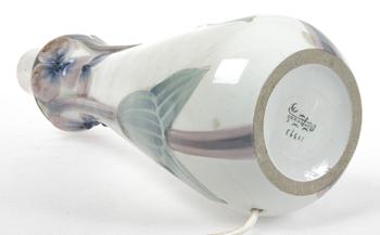 BORDSLAMPA, porslin, jugend, Rörstrand, 1900-talets första hälft.