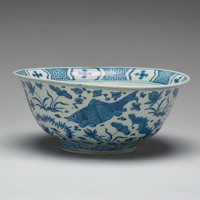 A large blue and white bowl, Ming dynasty (1368-1644).