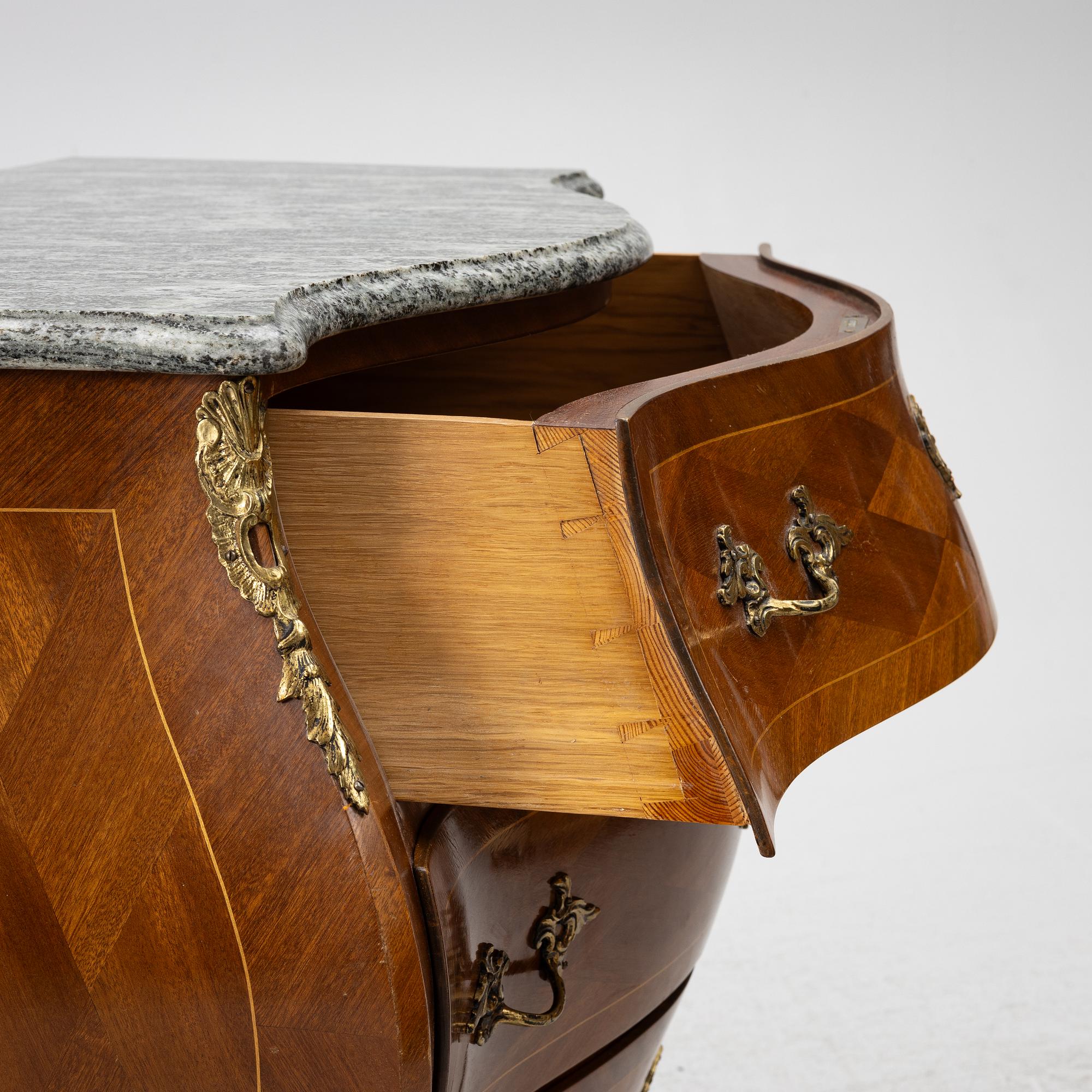 A Rococo style chest of drawers, first half of the 20th Century.