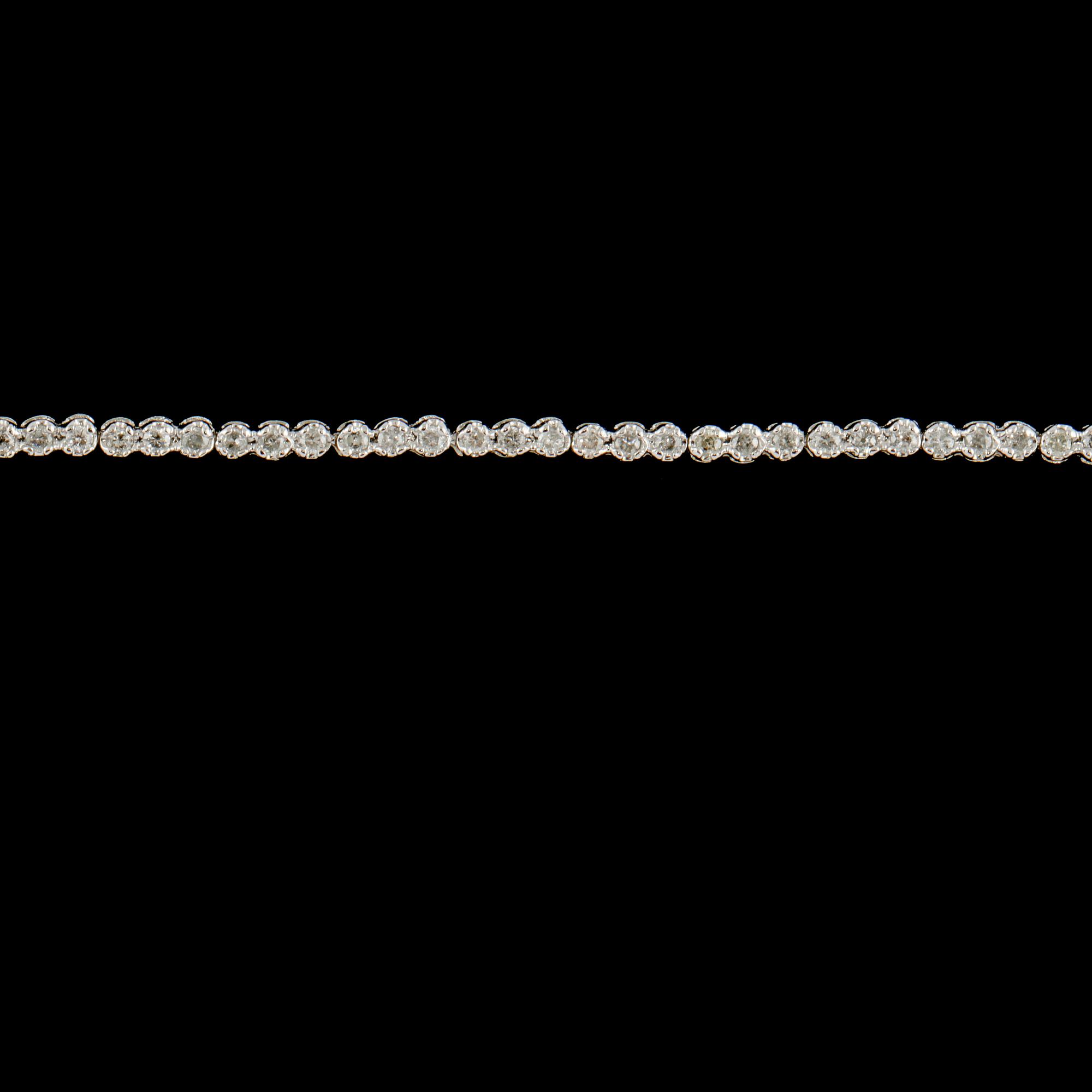 ARMBAND, 18k vitguld med briljantslipade diamanter, 0.92 ct. Vikt 3,0 g.