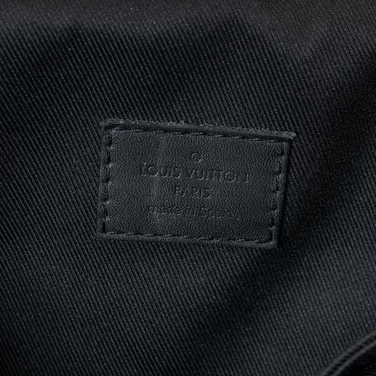 Louis Vuitton, Bag, "District Pm".