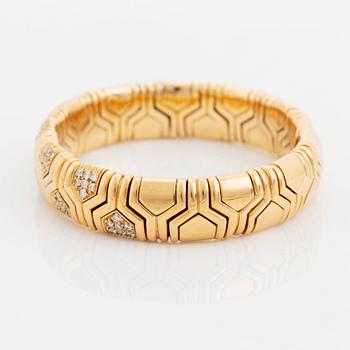 An 18K gold Bulgari bracelet set with round brilliant-cut diamonds.