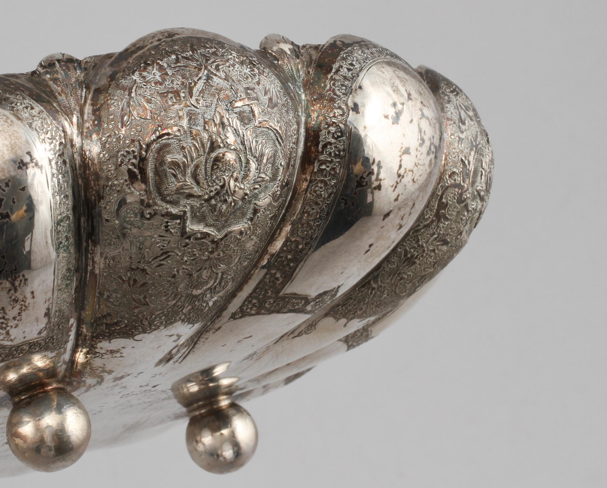 SKÅL, silver, sannolikt Persien, omkring sekelskiftet 1900, vikt 298 gram.