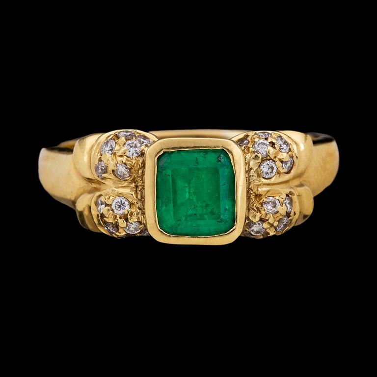 RING, emerald and brilliant cut diamonds, tot. app. 0.20 cts.