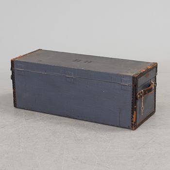 A 1920's picnic box from PUB in Stockholm.