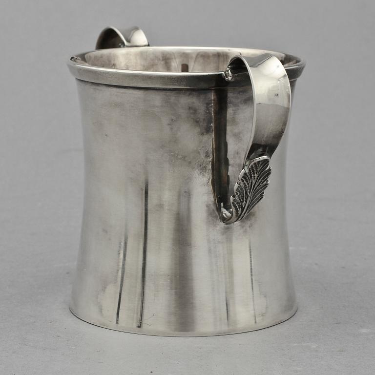 HÄNKELVAS, silver, Jacob Ängman, GAB, 1980. Vikt 194 g.