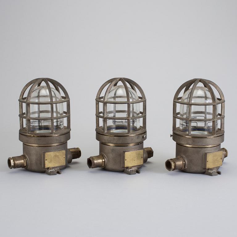 FARTYGSLAMPOR/MÄSSBELYSNING, 3 stycken. 1900-tal.
