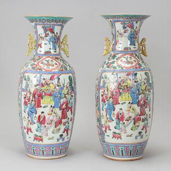 A pair of Chinese famille rose floor vase, early 20th century.