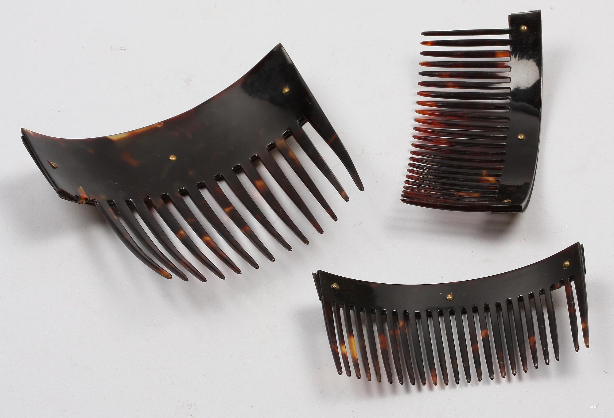 HÅRKAMMAR, 3 st, sköldpadd och metall, tidigt 1900-tal, Spanien.