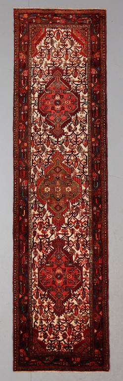 MATTA, Hamadan, ca 320 x 83 cm.