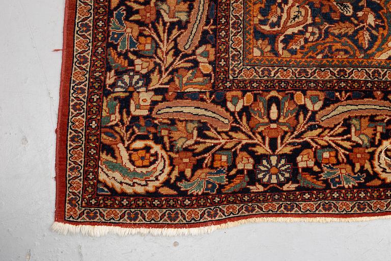 Matto, antique Sarouk, ca 421-428 x 316-324,5 cm.