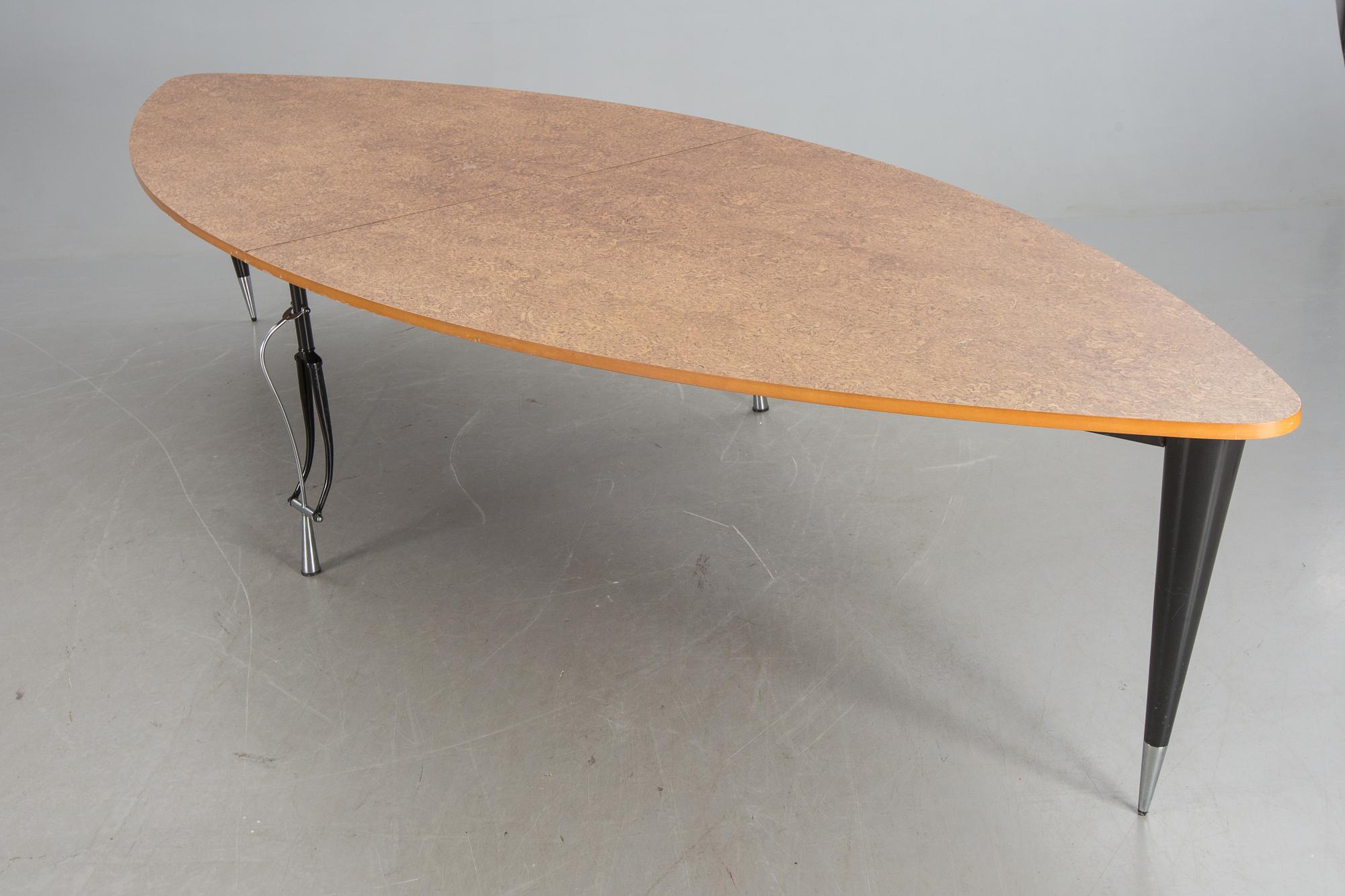 KONFERENS-/MATBORD, design Perry King & Santiago Miranda "La Vuelta" för Akaba.