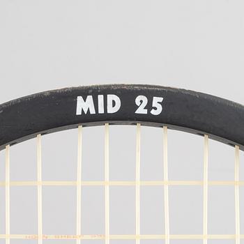 2 stycken tennisracketar. Donnay. Speciellt framtagna mid 25 racket i trä.