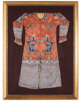 724. A Chinese embroidered silk robe, Qing dynasty, 19th Century.