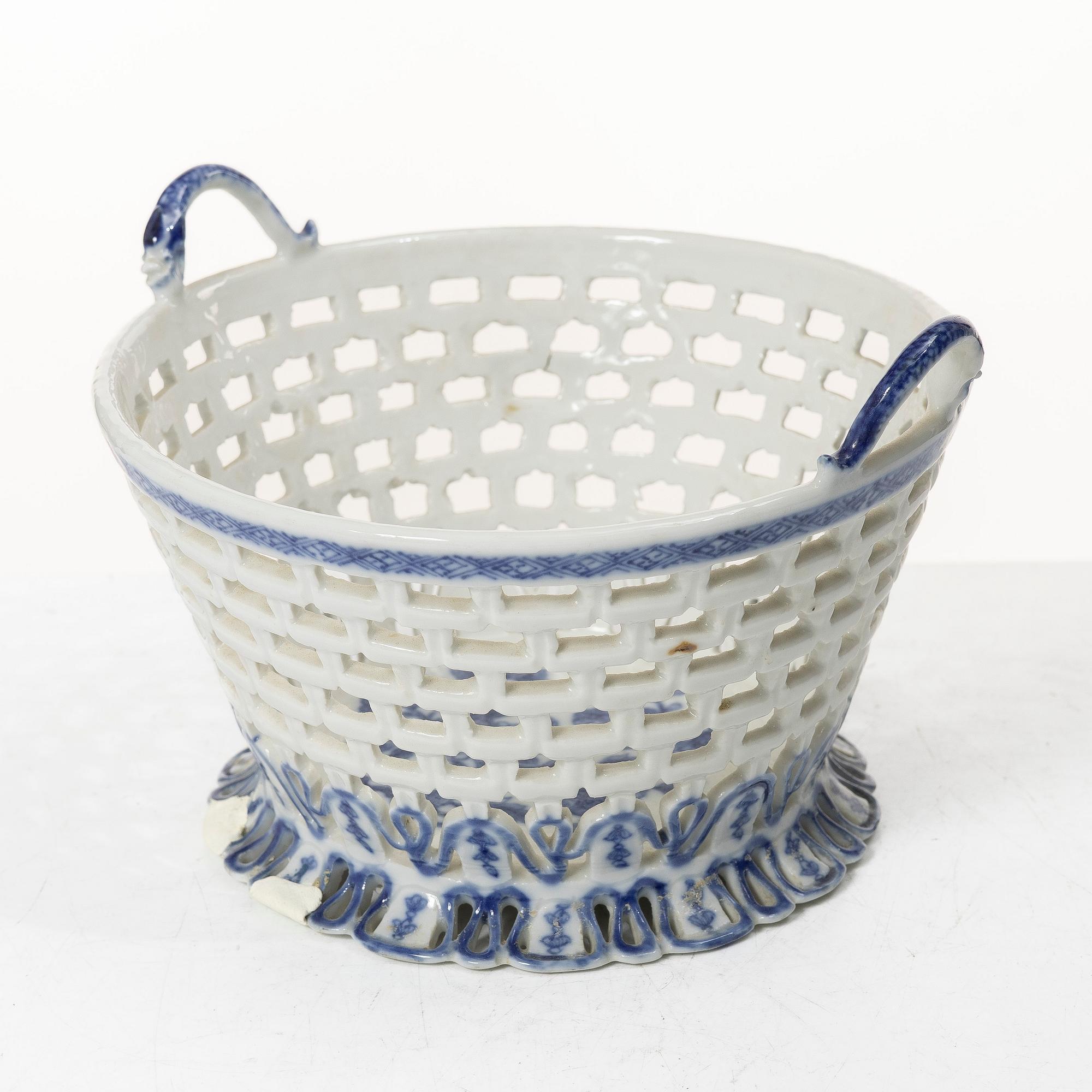 A blue and white chesnut basket, Qing dynasty, 18th century.