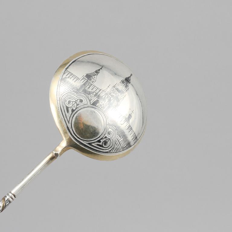 SKED, KEDJA samt BÄGARE, silver, Ryssland, delvis Moskva, 1800-tal respektive 1900-tal, vikt 155 gram.