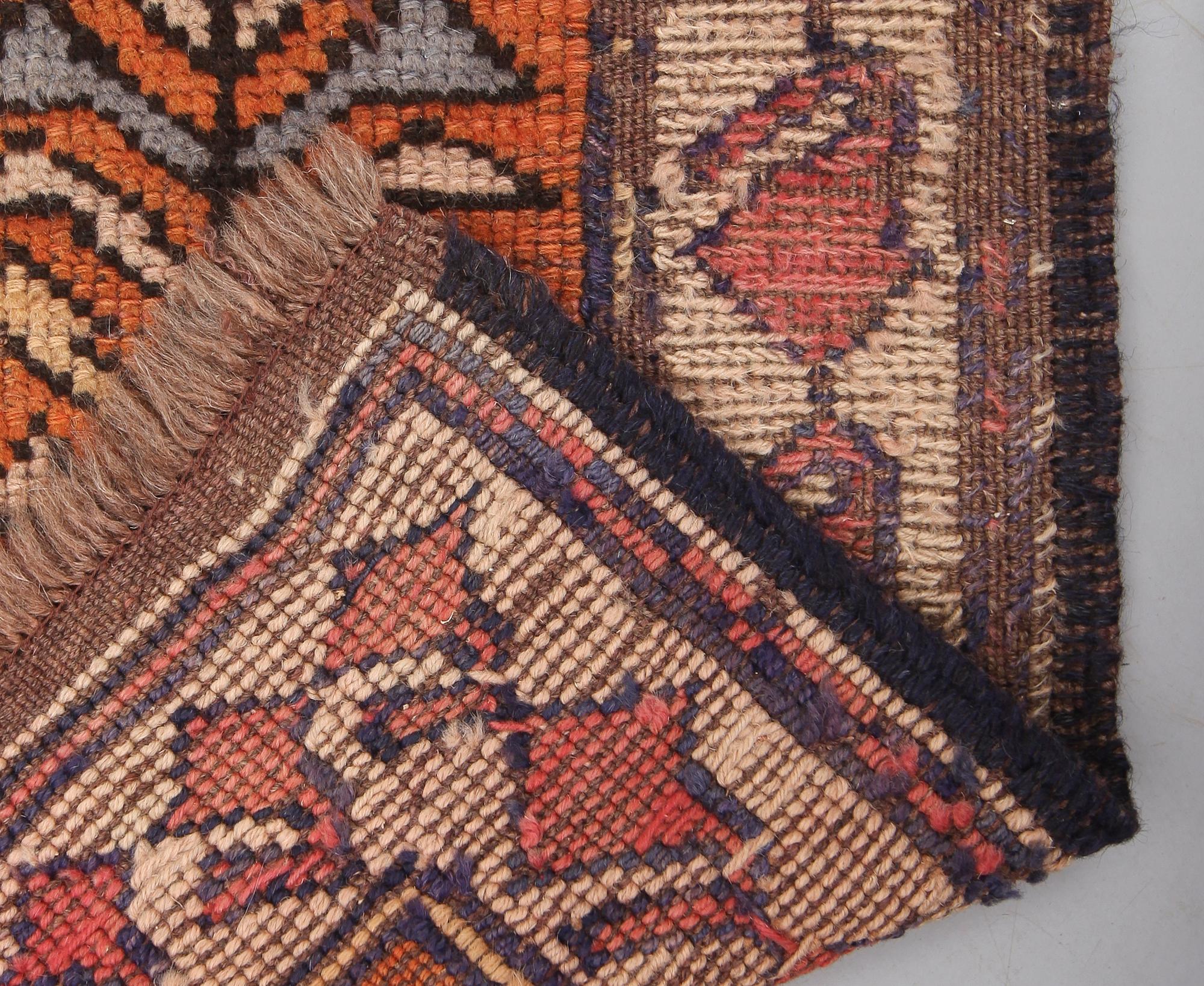 MATTA, orientalisk, semiantik.  Ca 87 x 40 cm.