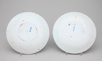 TALLRIKAR, ett par, fajans, Frankrike, 1800/1900-tal.
