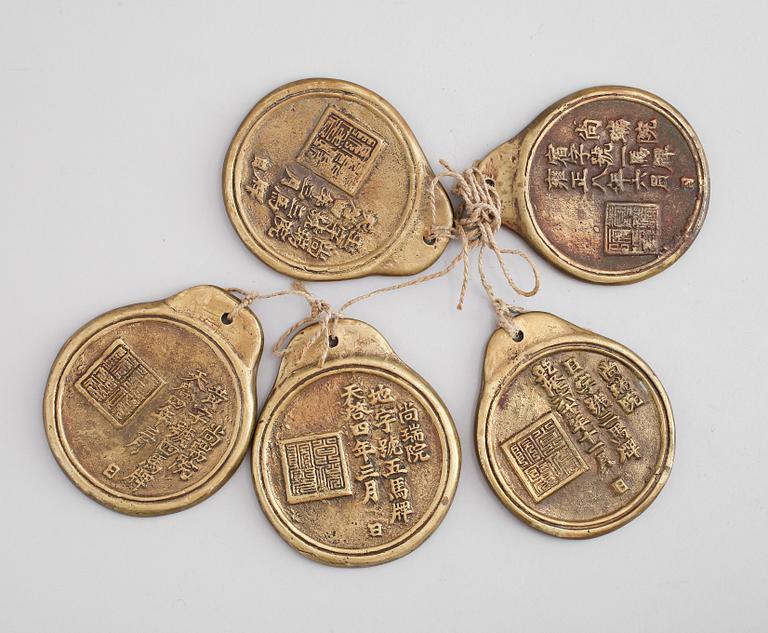 PLAKETTER, 5 st, mässing, Kina, 1900-tal.