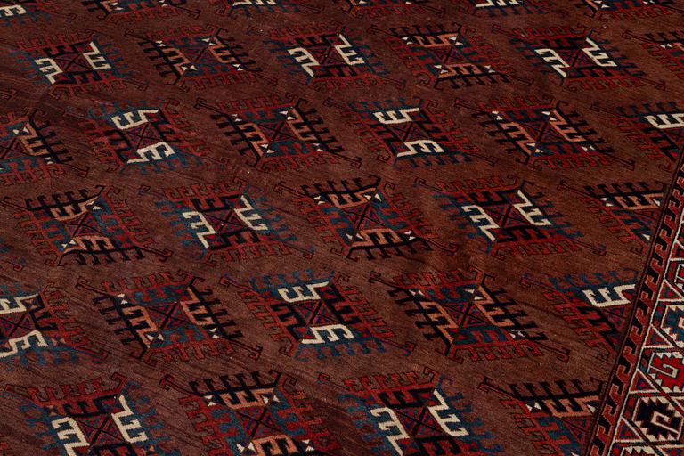 An antique Yomut carpet, ca 336 x 194-202 cm.