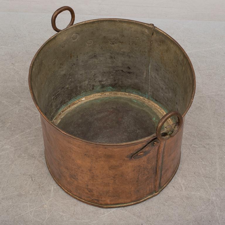 a copper barrel, 19th century.